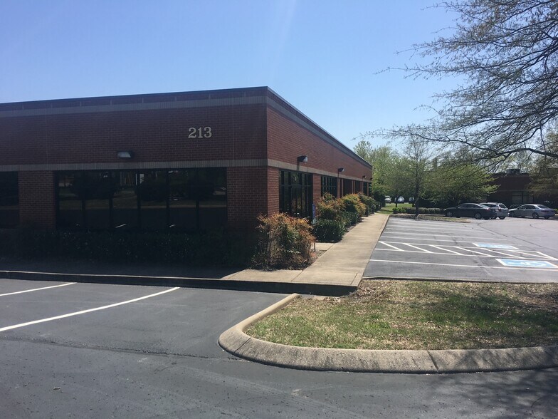 More Photos Of 213 W Maplewood Ln, Nashville Office Residential For Sale