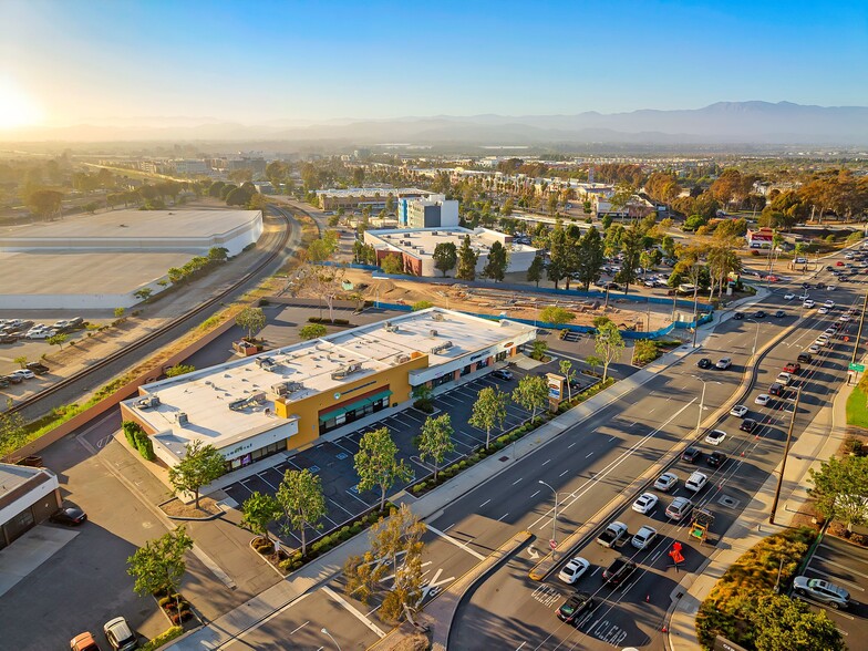 More Photos Of 2351-2381 Vineyard Ave, Oxnard General Retail For Lease