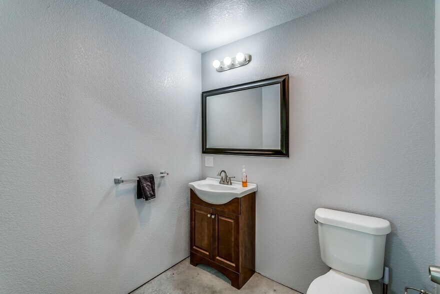 More Photos Of 13300 Cleburne Hwy, Cresson Industrial For Sale
