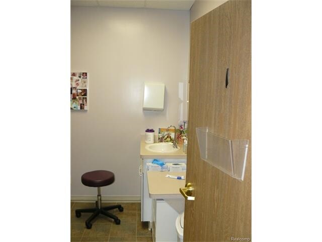 More Photos Of 27500 Hoover Rd, Warren Medical For Lease