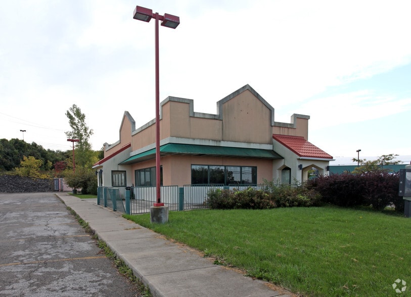 More Photos Of 4262 Lakeville Rd, Geneseo Fast Food For Lease