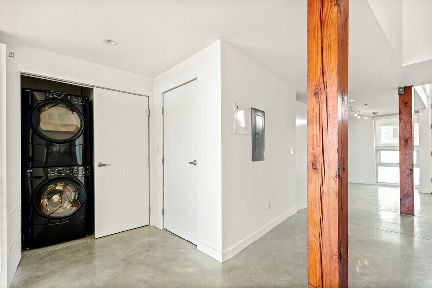 More Photos Of 615 Hampton Dr, Venice Apartments For Sale