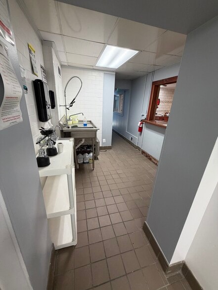 More Photos Of 150 S Washington St, Oxford Freestanding For Sale