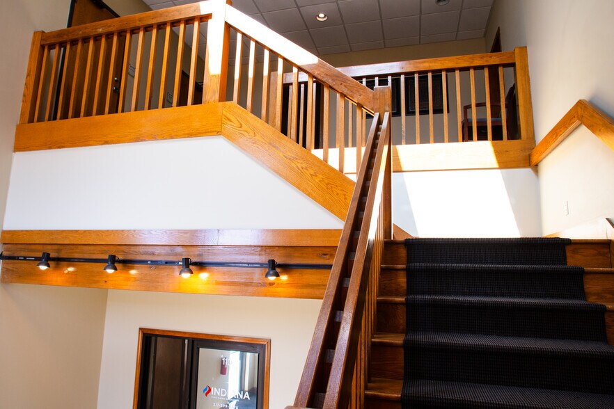 More Photos Of 2250 W 86th St, Indianapolis Office For Lease