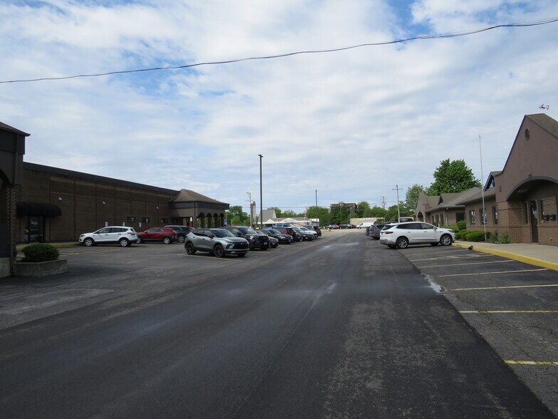 More Photos Of 1715 N Division St, Morris Unknown For Lease