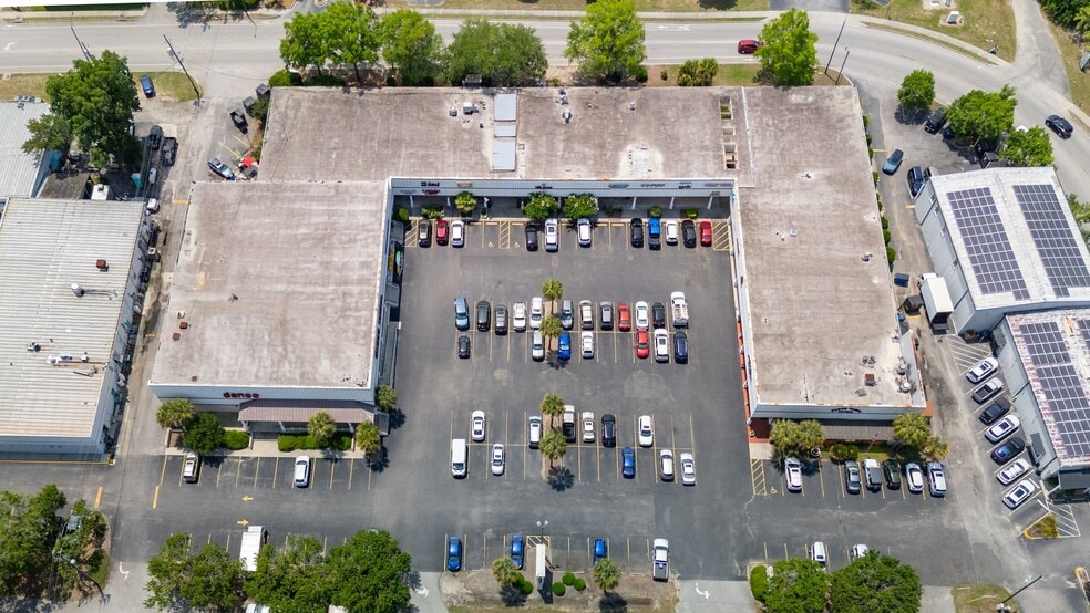 More Photos Of 1035 Johnnie Dodds Blvd, Mt Pleasant Unknown For Lease