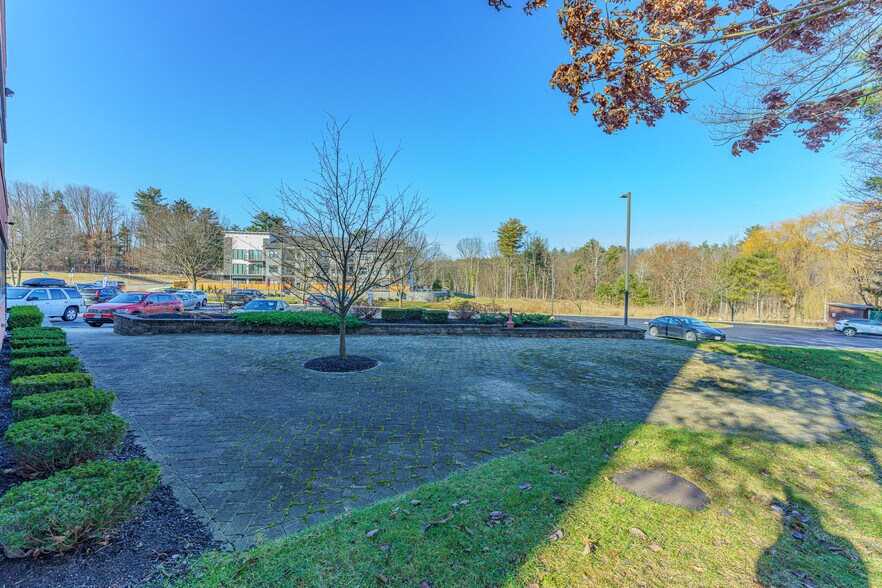 More Photos Of 10 Maxwell Dr, Clifton Park Medical For Lease