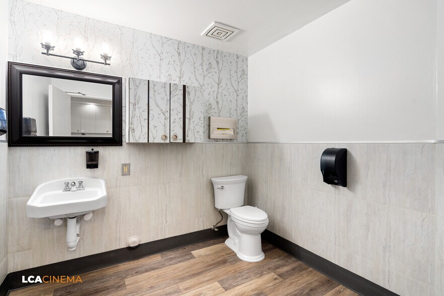 More Photos Of 2317 17th St, Bakersfield Medical For Lease