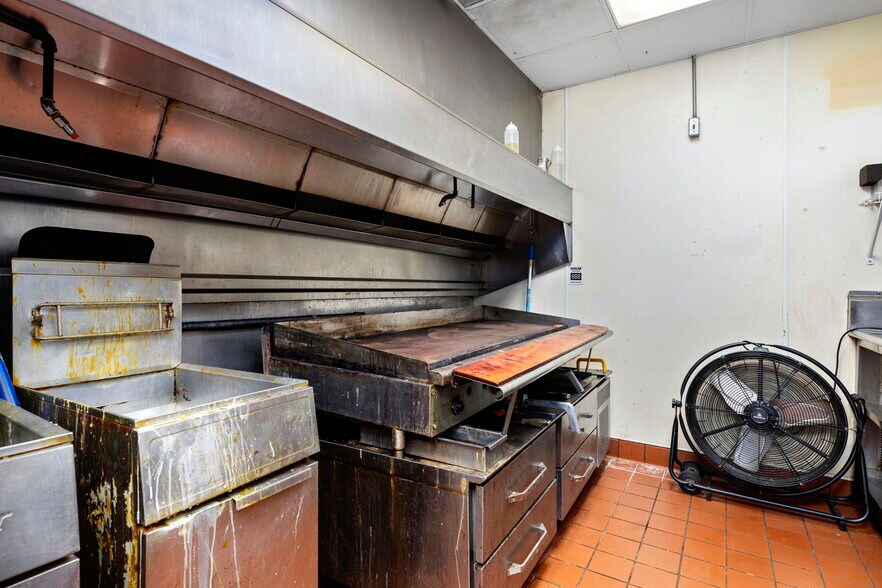 More Photos Of 250 Conicville Rd, Mount Jackson Hotel For Lease