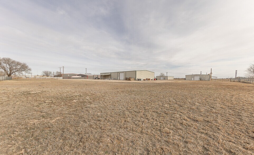 More Photos Of 2303 Private Road 7340 rd, Lubbock Warehouse For Lease