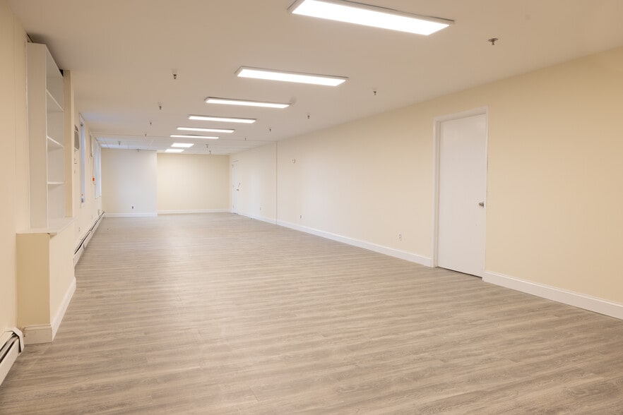 More Photos Of 185 6th Ave, Paterson Light Manufacturing For Lease