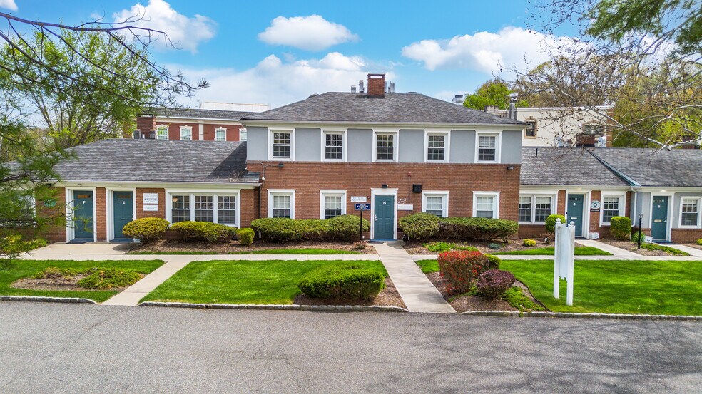 More Photos Of 65 E Northfield Rd, Livingston Medical For Sale
