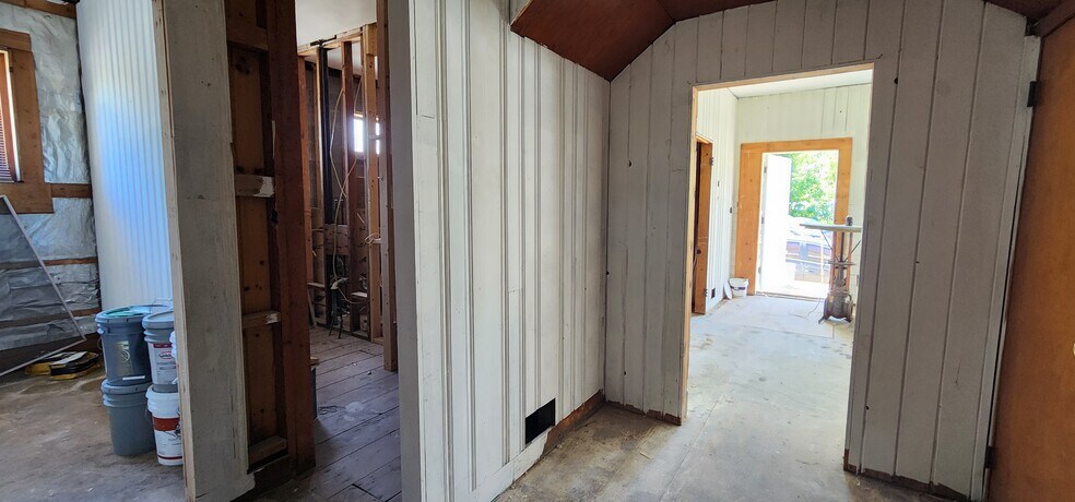 More Photos Of 82 Cold Spring Rd, Monticello Loft Creative Space For Sale