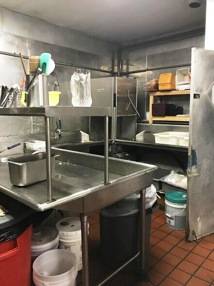 More Photos Of 11-19 N Pleasant St, Amherst Storefront Retail Office For Lease