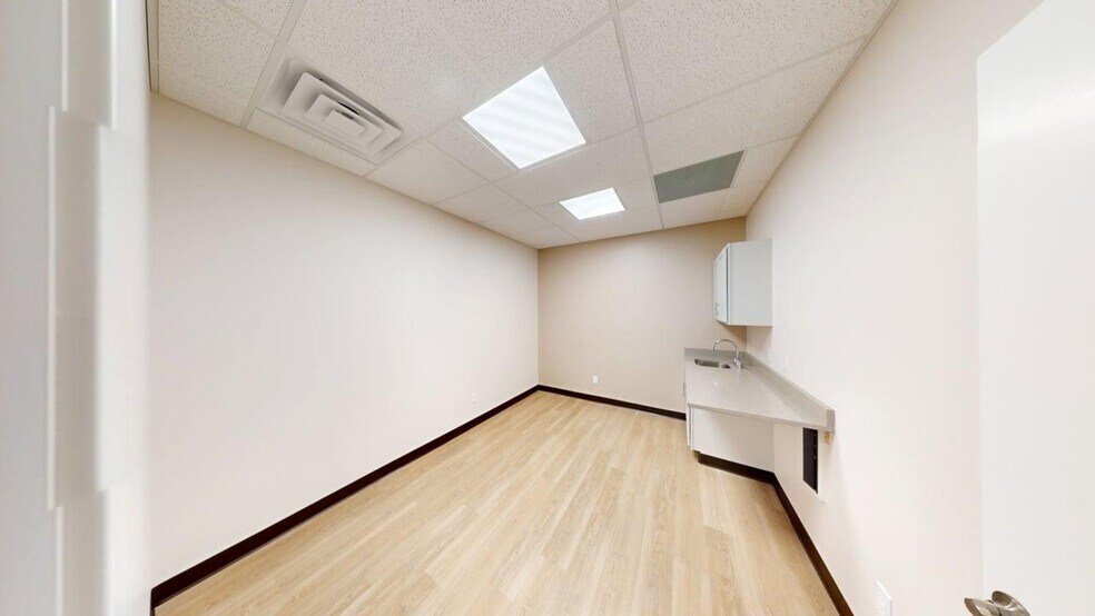 More Photos Of 125 E Shore Pky, La Porte Medical For Lease