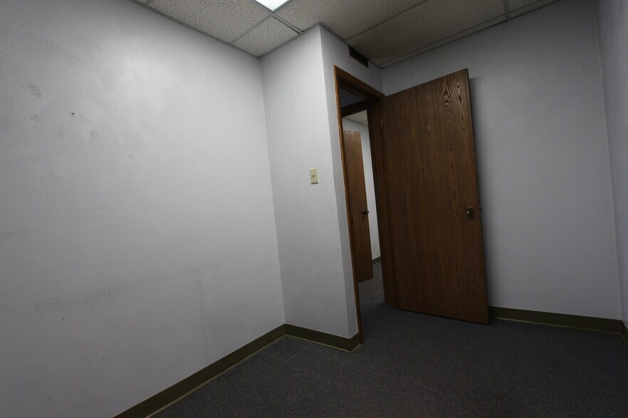 More Photos Of 1352 5th Ave, Coraopolis Apartments For Lease