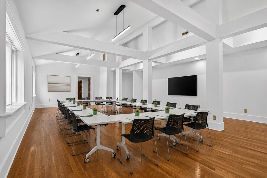 More Photos Of 112 W Doty Ave, Summerville Coworking Space