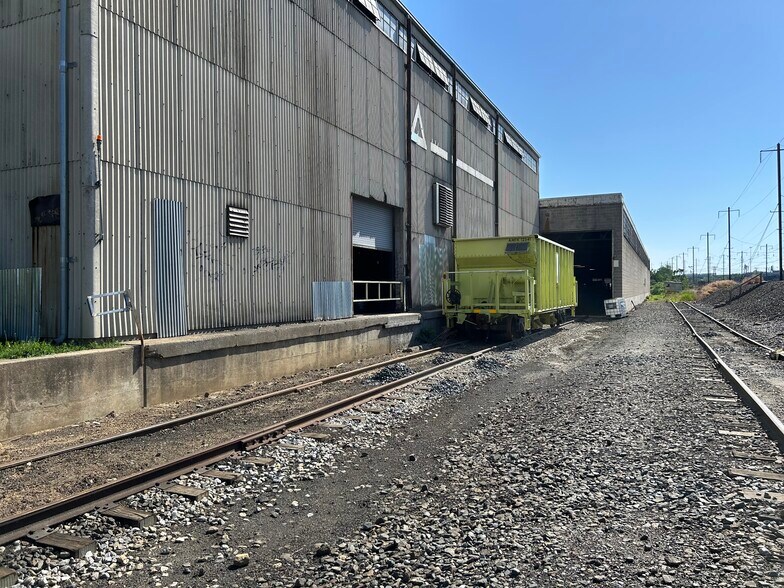 More Photos Of 6401 Quad Ave, Baltimore Warehouse For Lease