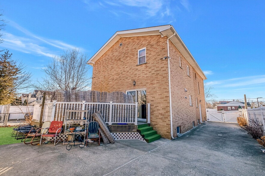 More Photos Of 33 Nassau Pky, Oceanside Land For Sale
