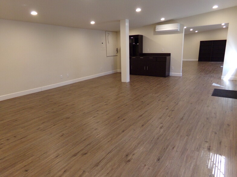 More Photos Of 9792 Highway 99, Live Oak Office For Lease