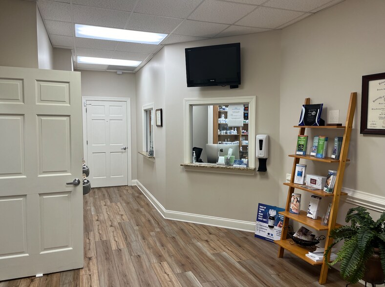 More Photos Of 1258 Mann Dr, Matthews Medical For Sale