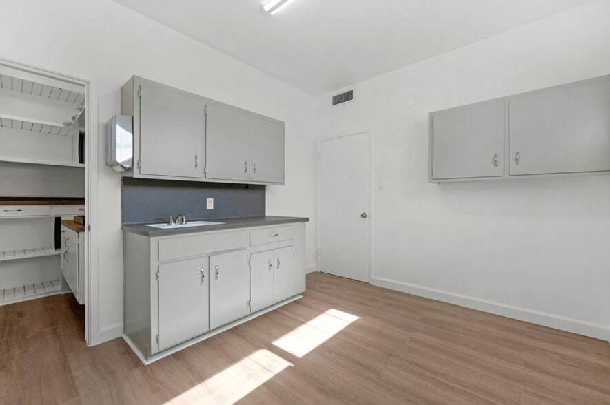 More Photos Of 1215-1239 Rose Ave, Selma Medical For Lease