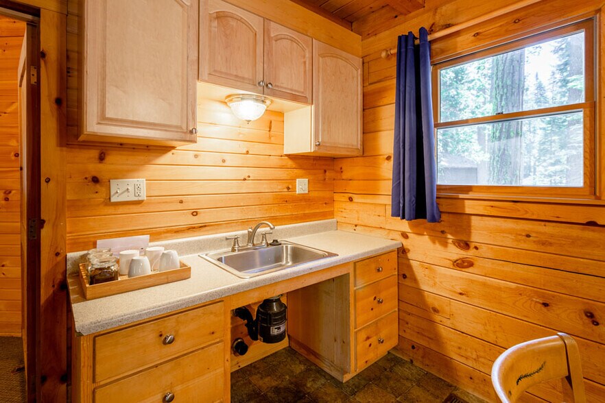 More Photos Of 500 Dodge Ridge Rd, Pinecrest Hotel For Sale