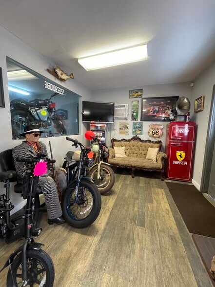 More Photos Of 924 NE 4th Ave, Fort Lauderdale Auto Dealership For Sale