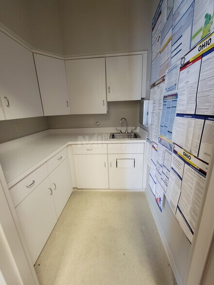 More Photos Of 789 White Pond Dr, Akron Medical For Lease