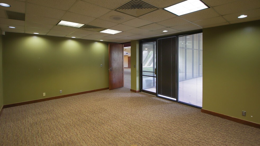 More Photos Of 3200 E Memorial Rd, Edmond Medical For Lease