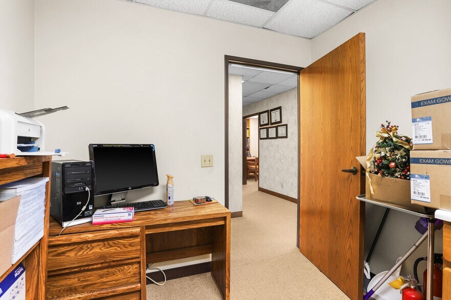 More Photos Of 999 N Tustin Ave, Santa Ana Office For Sale