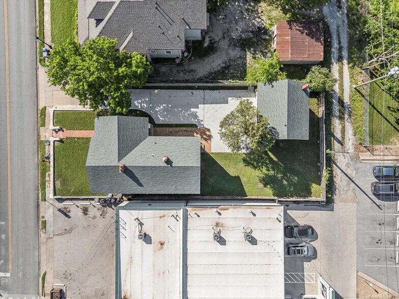 More Photos Of 1314 N 15th St, Waco General Retail For Sale