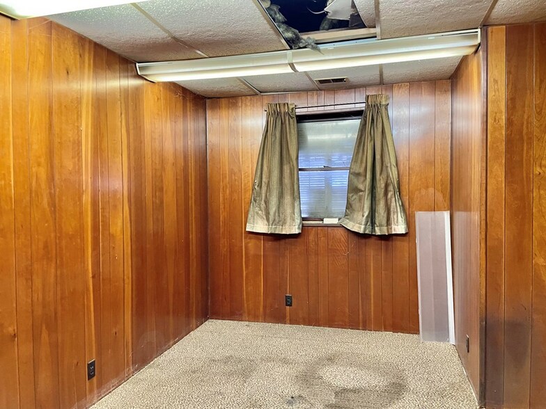 More Photos Of 1312-1314 2nd St, Richlands Office For Sale