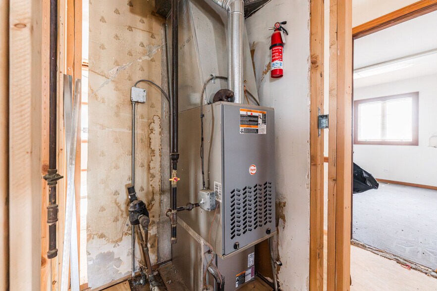 More Photos Of 205 Pinecroft Dr, Roselle Office For Sale