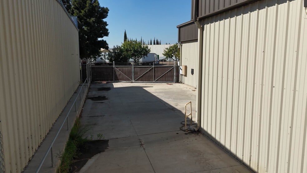 More Photos Of 1310 Venture Ln, Turlock Distribution For Lease