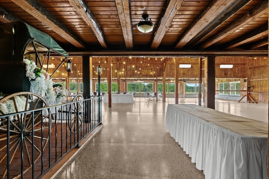 More Photos Of 9512 E Lippincott Blvd, Davison Golf Course Driving Range For Sale