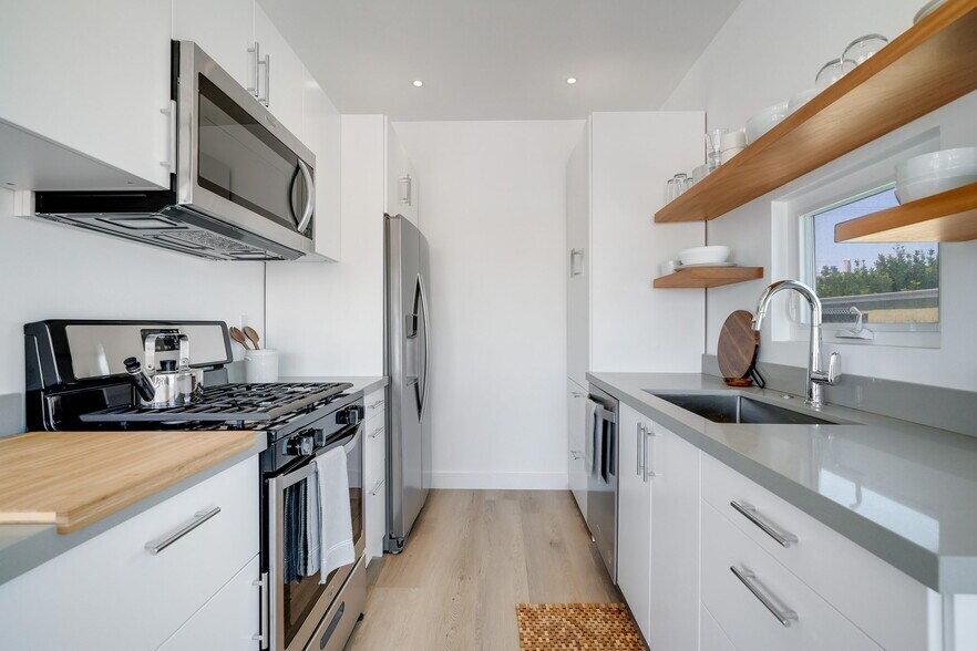 More Photos Of 2602 Pacific Ave, Venice Apartments For Sale