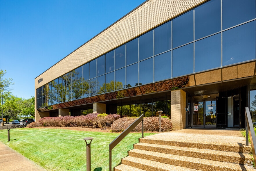 More Photos Of 6800 Poplar Ave, Memphis Office For Lease