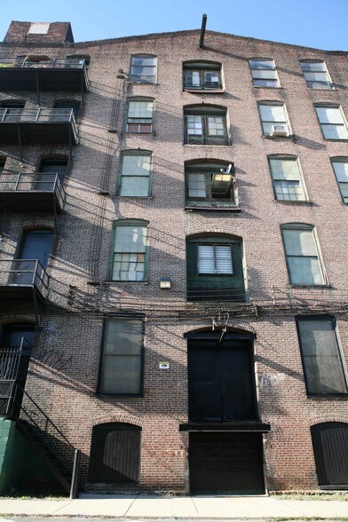 More Photos Of 2095 E Willard St, Philadelphia Warehouse For Lease