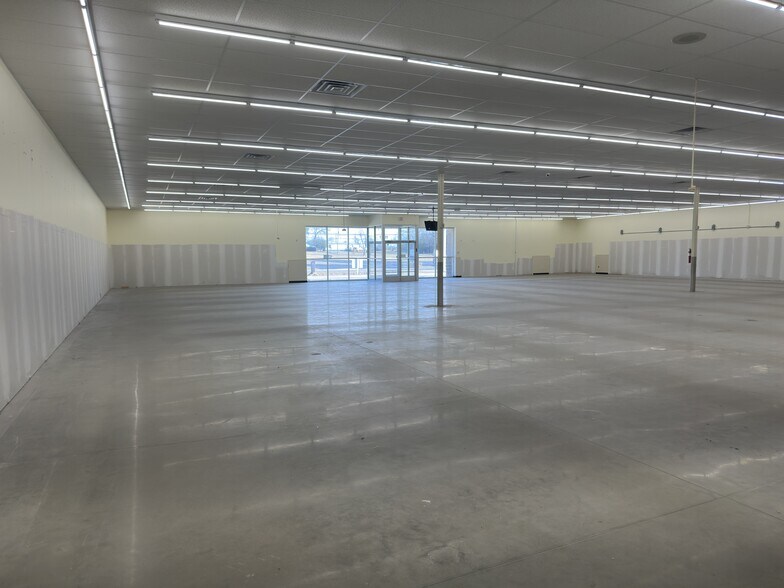 More Photos Of 11392 SR 27, Hector Storefront For Lease