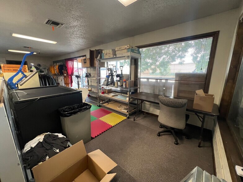 More Photos Of 1720 Main St, Lander Warehouse For Sale