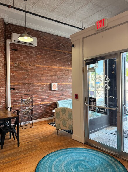 More Photos Of 2 Pleasant St, Brunswick Office For Lease