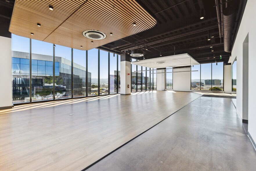More Photos Of 499 Forbes Blvd, South San Francisco Research And Development For Lease