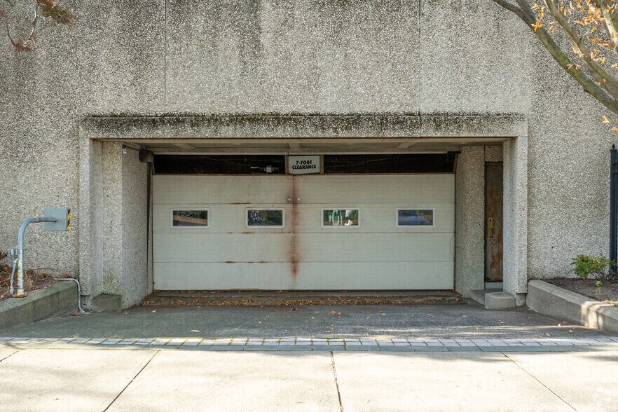 More Photos Of 410 State St, Bridgeport Office For Sale