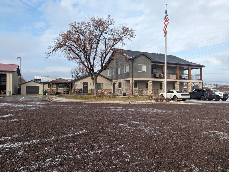Primary Photo Of 2690 W Union Ave, Englewood Warehouse For Lease