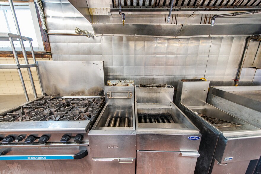 More Photos Of 2020 Greenwood Lake Tpke, Hewitt Restaurant For Lease