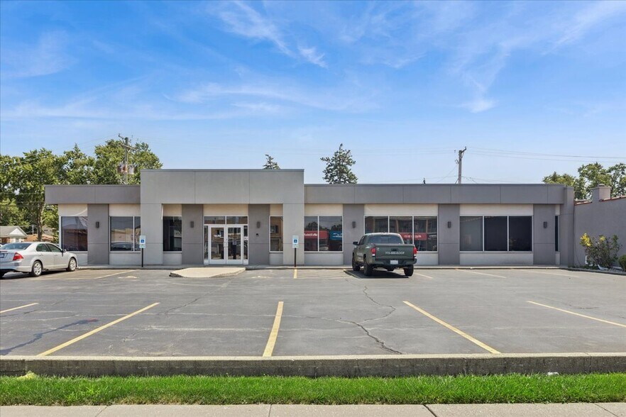 Primary Photo Of 10439 W Cermak Rd, Westchester Office For Sale