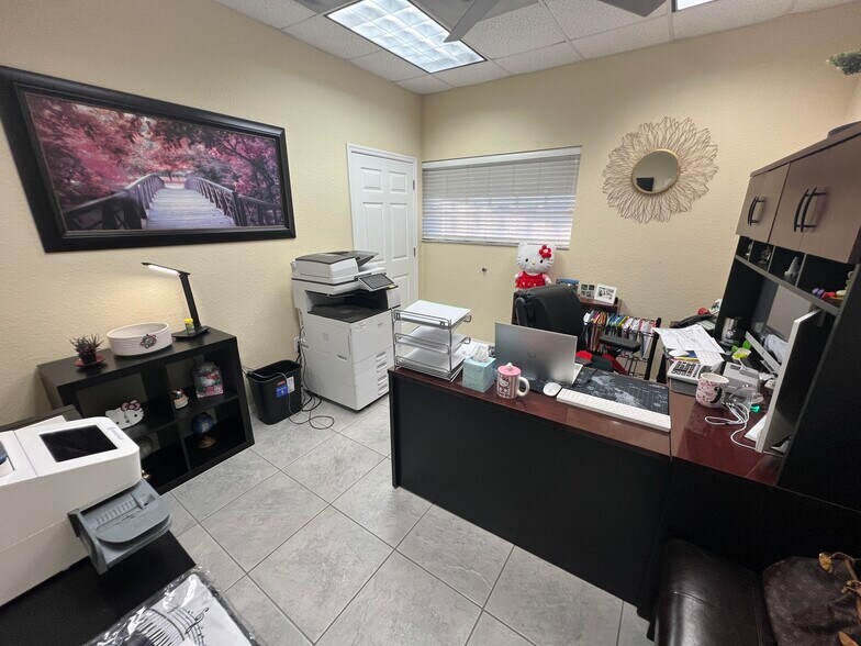 More Photos Of 4505 Town N Country Blvd, Tampa Office For Sale