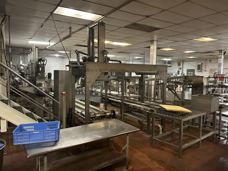 More Photos Of 901-909 S Carey St, Baltimore Warehouse For Sale