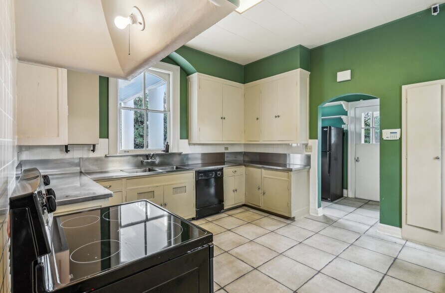 More Photos Of 7735 Mocking Bird Ln, San Antonio Lodge Meeting Hall For Sale